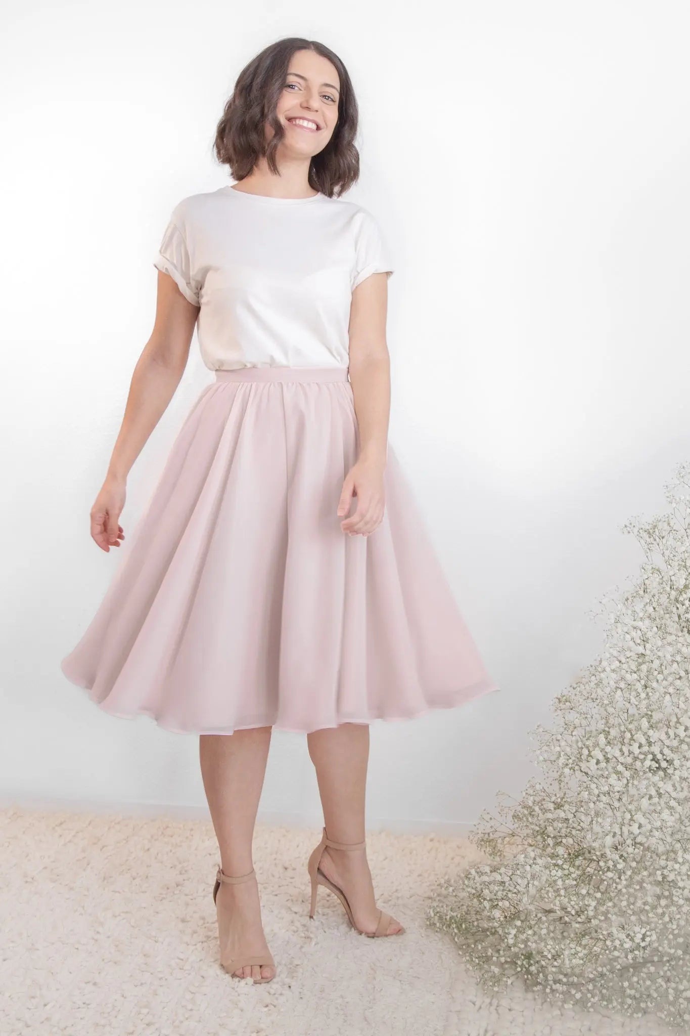 VIP【送料関税込】MIUMIU CHIFFON MIDI SKIRT Miu Miu Feather Midi Skirt in Bianco | FWRD